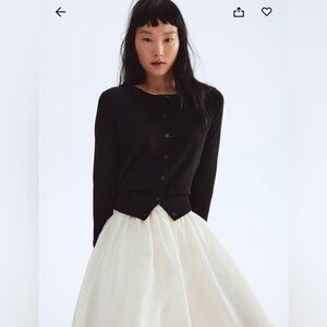 NWT, H&M Fine Knit Cardigan, Ribbed Neckline, Cuffs and Hem.  Black, Size L